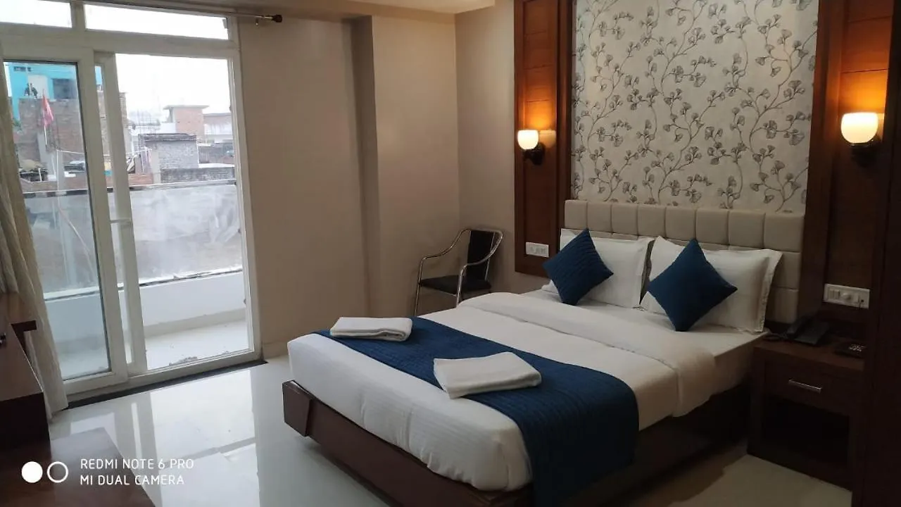 Hotel Sjr Varanasi 3*,